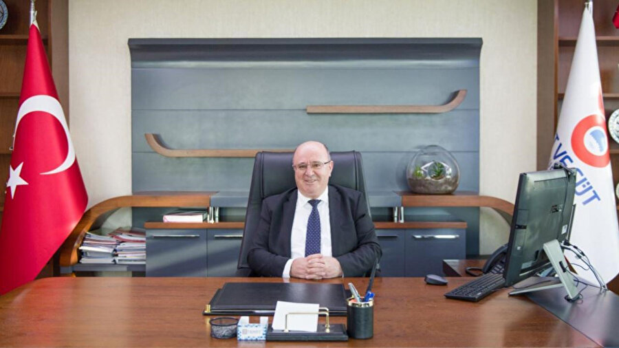 Et ve Süt Kurumu Yönetim Kurulu Başkanı ve Genel Müdürü Mustafa Kayhan, İzmir'de kamyonetin çarpması sonucu yaşamını yitirdi.