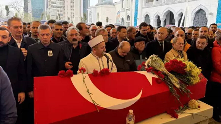 Volkan Konak'ın cenaze namazında imam uyarı yaptı: Bu şekilde namaz olmaz