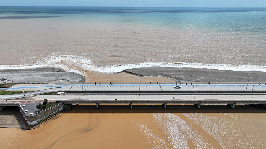 Antalya'da denizin rengi değişti