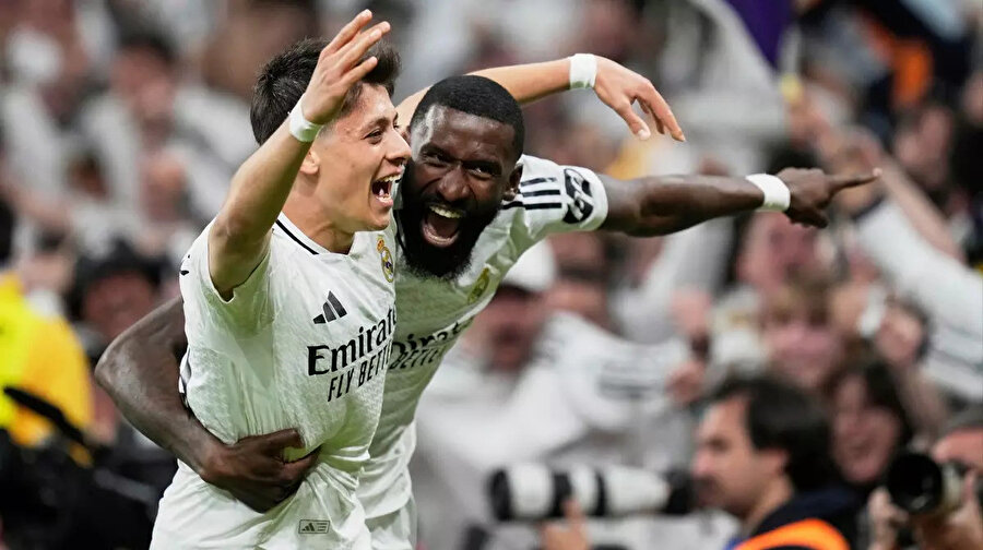 
İspanya Kral Kupası yarı final rövanşında Real Madrid, Real Sociedad ile 4-4 berabere kaldı. İlk maçtaki 1-0'lık avantajla finale yükselen Madrid temsilcisinde, uzatma dakikalarında oyuna giren Arda Güler yaptığı asistle turun mimarı oldu. Rüdiger, Arda için “İnanılmaz bir asist yaptı” dedi.