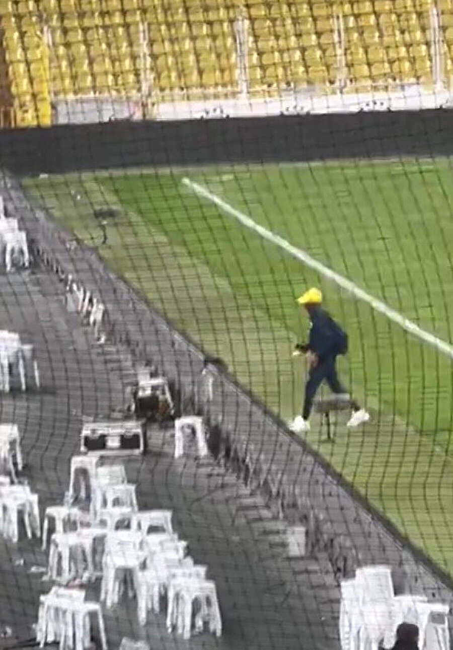 Fenerbahçe'nin yıldızı soyunma odasından tek başına çıktı: Otobüse binmedi iddiası