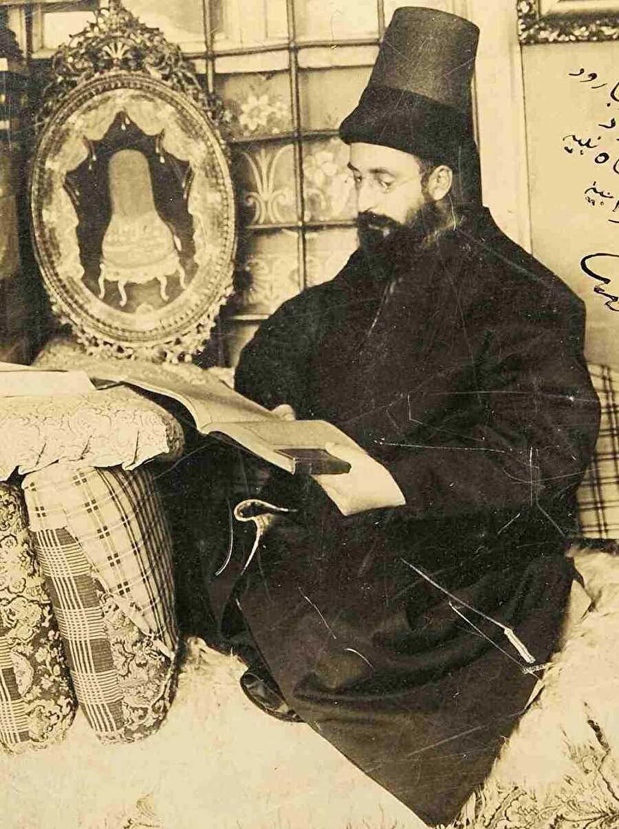 Veled Çelebi.