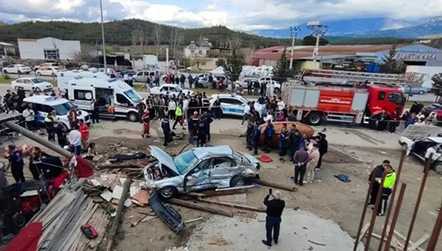 ​

Ramazan Bayramı tatilinin altıncı gününde 542 trafik kazası meydana geldi. Kazalarda 10 kişi yaşamını yitirdi, 790 kişi de yaralandı. Bayram tatili süresince kazalarda yaşamını yitirenlerin sayısı 57'ye yükseldi, 6 bin 533 kişi de yaralandı.