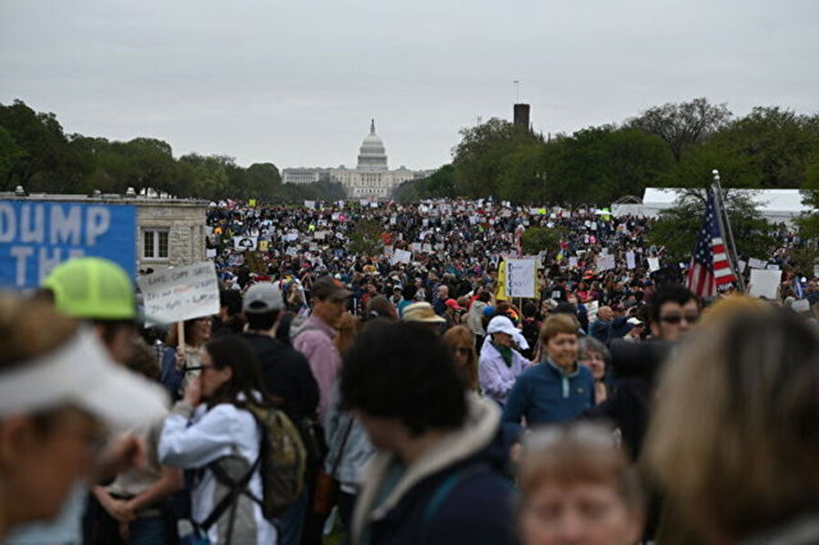 Trump'a tepki büyüyor: ABD'de sokaklar karıştı