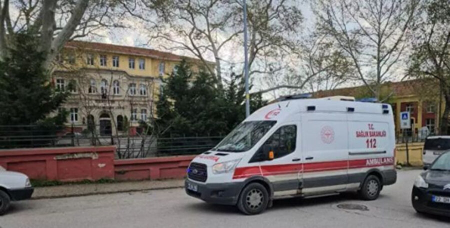  Edirne'de esrarengiz cinayet! 14 yaşındaki Gülden Coni, Edirne Mesleki ve Teknik Anadolu Lisesi bahçesinde, bıçaklanmış halde ölü bulundu