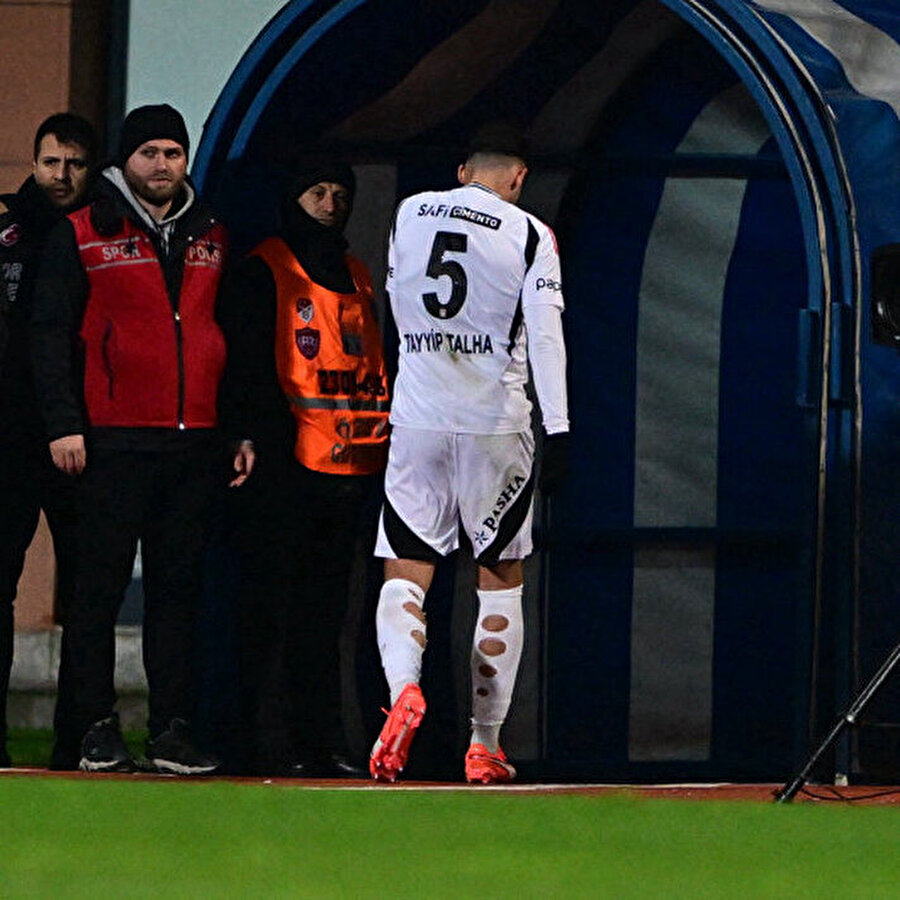 Beşiktaş'ta kırmızı kart gören Tayyip Talha'ya tepki büyük: "Haram zıkkım olsun"