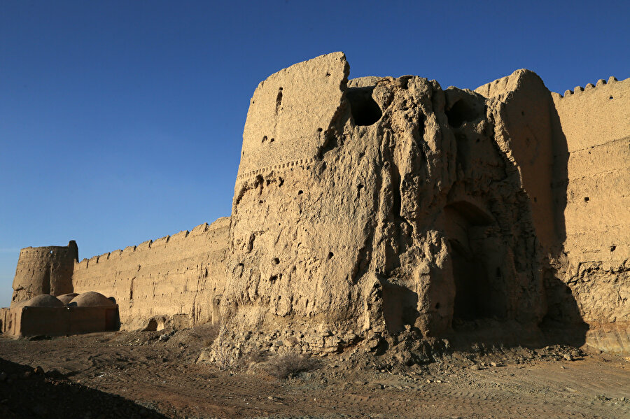 İsfahan'daki tarihî Kurtan Kalesi, farklı dönem ve kültürlerin izlerini taşıyor.