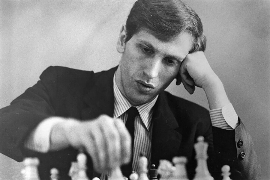 Fischer’ın kariyerinin zirve noktası, 1972’deki Sovyetler Birliği’nin efsanevi şampiyonu Spassky ile gerçekleştirdiği maçta yaşandı.