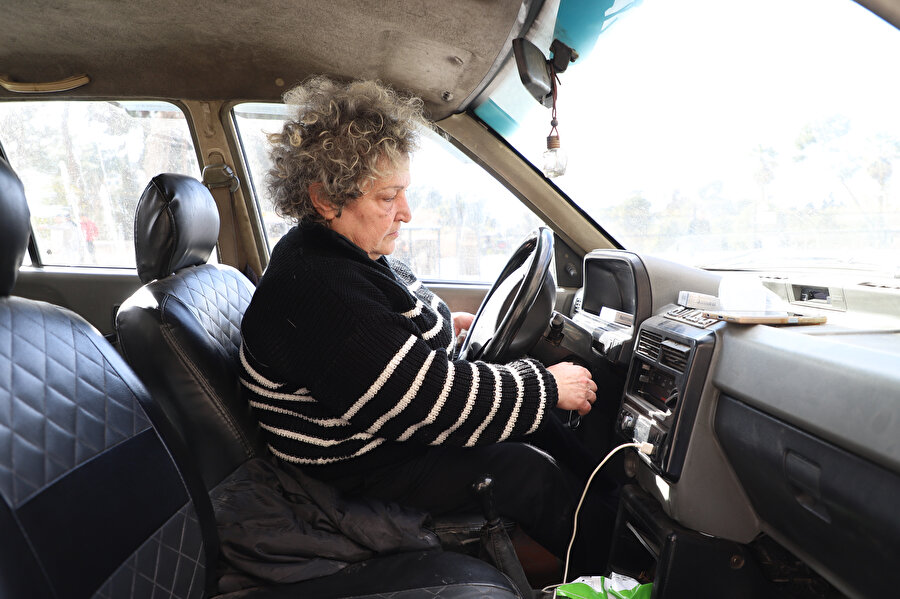 Araba sevdalısı Faddul, Halep'te tanınan az sayıda kadın şoförden biri.