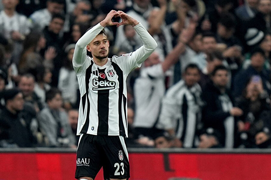 Beşiktaş'ta bir şok daha: Yıldız oyuncu maça devam edemedi