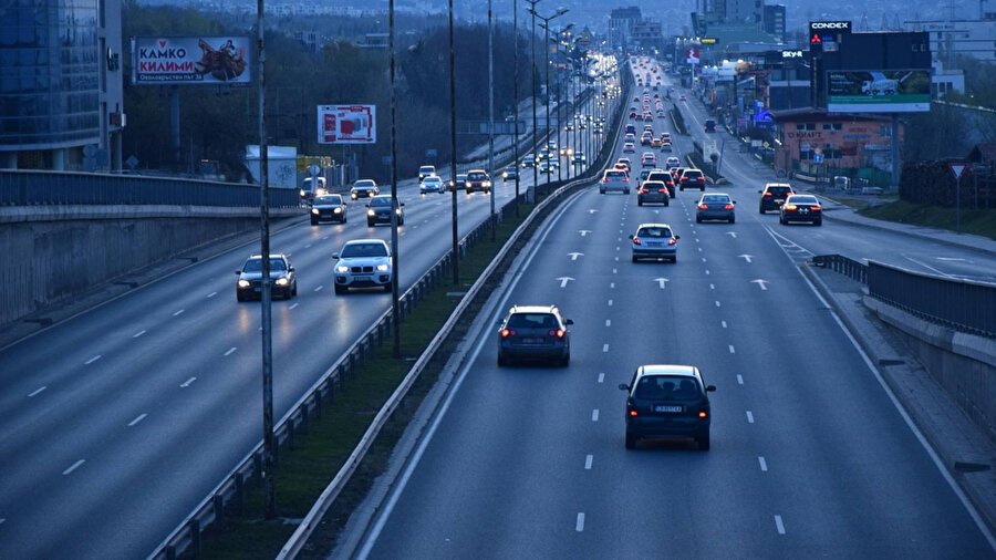 İddialar asılsız çıktı: Emniyet 'Orta şeridi meşgul etmek yasak' bilgisini yalanladı