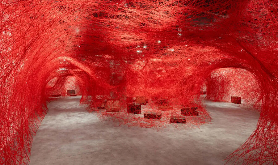 “Dünyalar Arasında” - Chiharu Shiota
