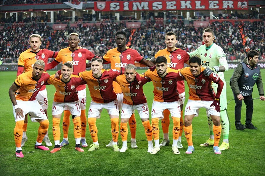 Galatasaray'da beklenmeyen gelişme: Yıldız oyuncuya talip oldular