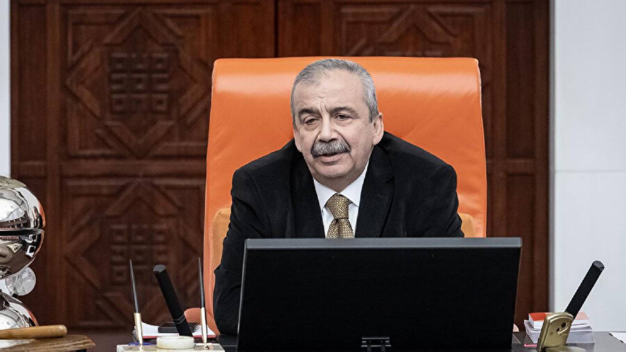 ​DEM Parti İstanbul Milletvekili Sırrı Süreyya Önder