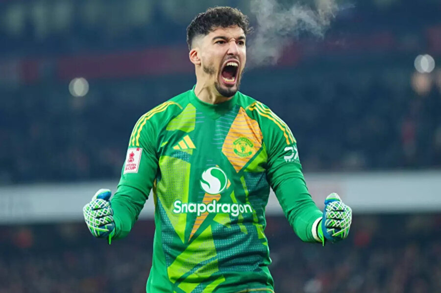 İngiltere'de hedef tahtasına konulan Altay Bayındır'dan Süper Lig sürprizi