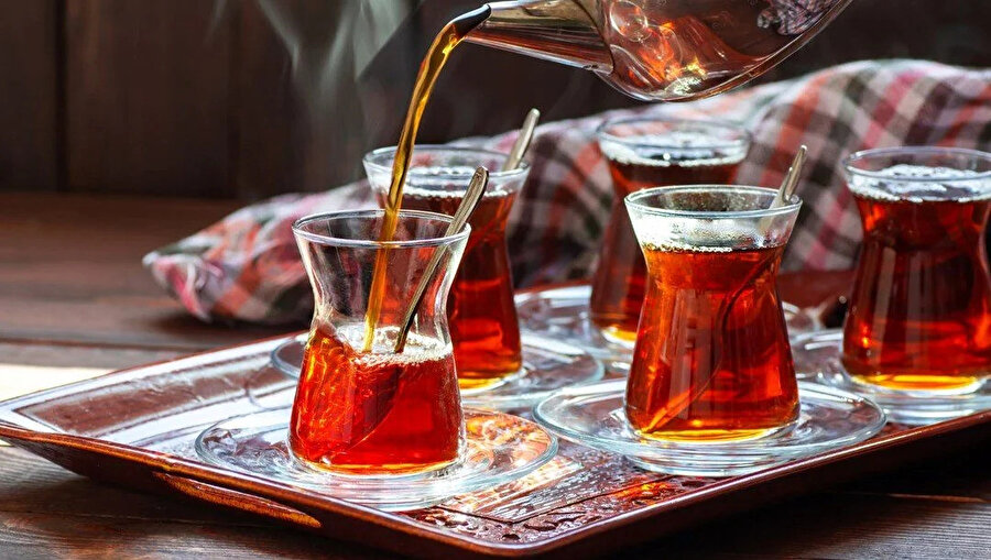 Çay demlerken sakın bunu yapmayın: Yanlış demlemek kansere davetiye çıkarıyor