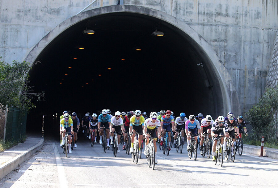 AKRA Gran Fondo’da pedallar dostluk için döndü