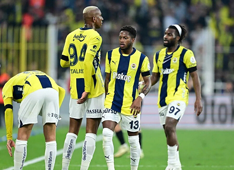 Fenerbahçe tribünlerinden Diego Carlos'a tepki gösterildi