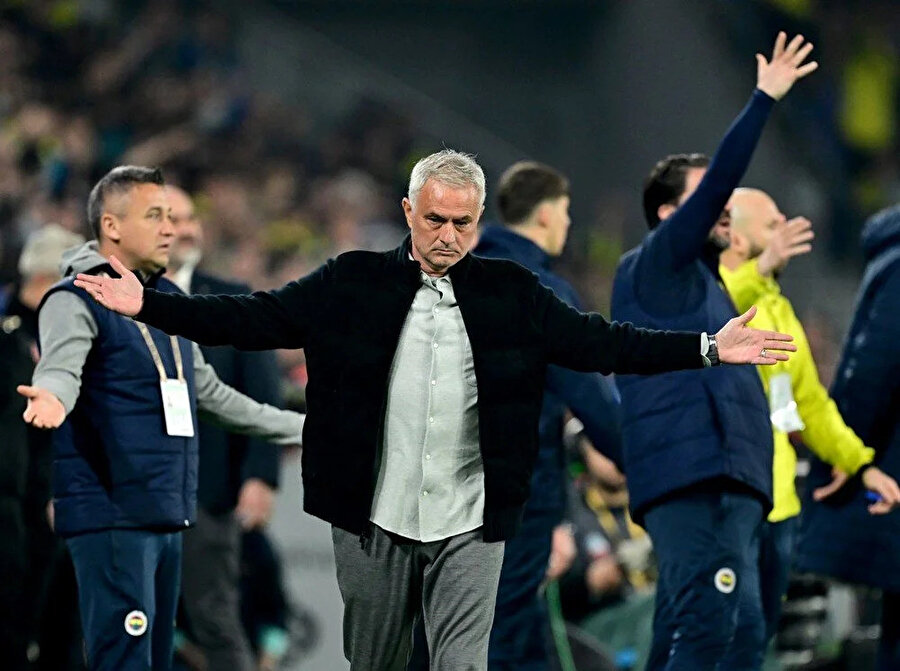 Fenerbahçe'nin şampiyonluk şansı devam ediyor mu? Mourinho'dan şampiyonluk değerlendirmesi