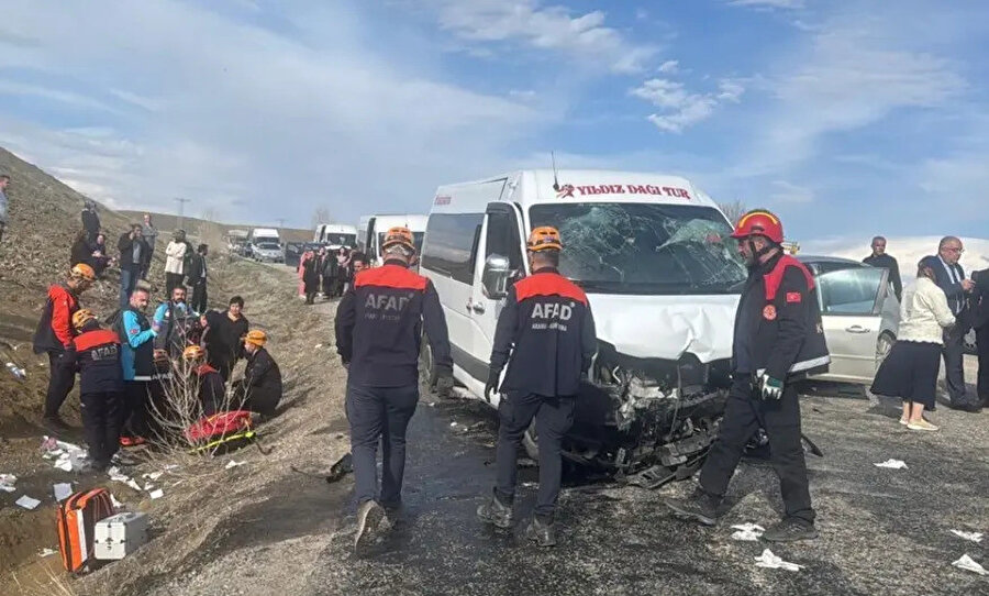 Sivas'ta feci kaza: 3'ü ağır 15 kişi yaralandı