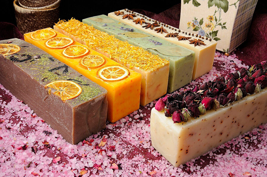 Günümüzde sabun, yalnızca temizlik amacıyla değil, aynı zamanda cilt bakımının önemli bir parçası olarak kullanılıyor. 