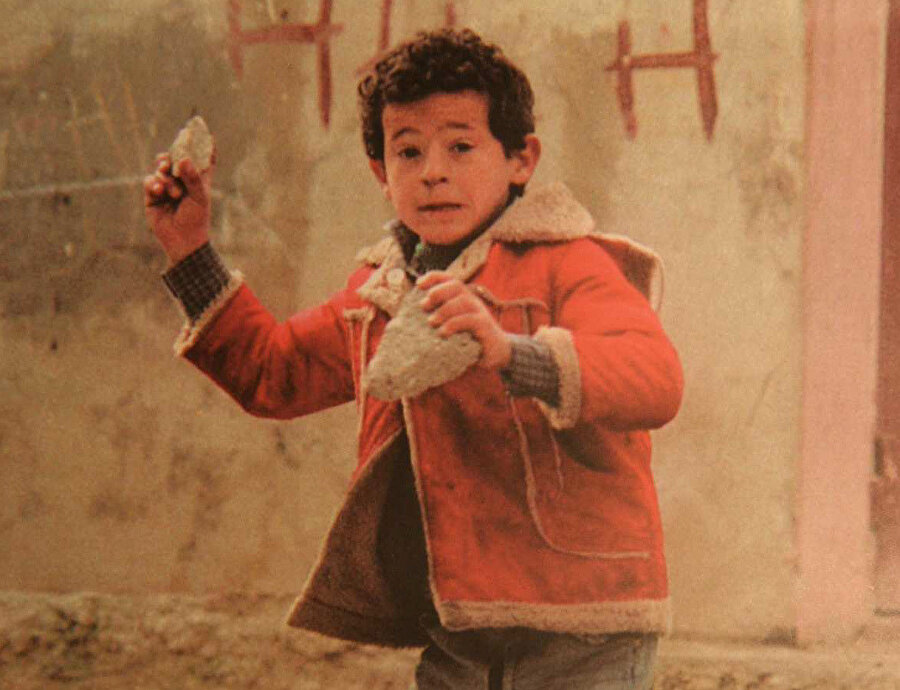 Remzi Ebu Rıdvan'nın ikonik fotoğrafı, 'Taşın çocuğu (Child of the Stone)' olarak biliniyor.
