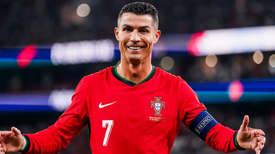Ronaldo'nun yeni maaşı ortaya çıktı: Saat başı kazancı bile dudak uçuklattı