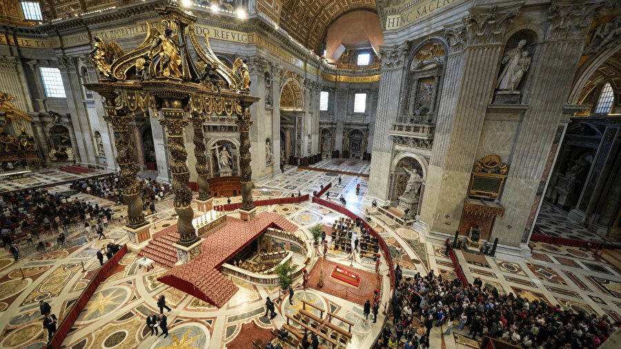 Papa Francis’e görkemli veda: Aziz Petrus Bazilikası'nda halkın ziyaretine açıldı
