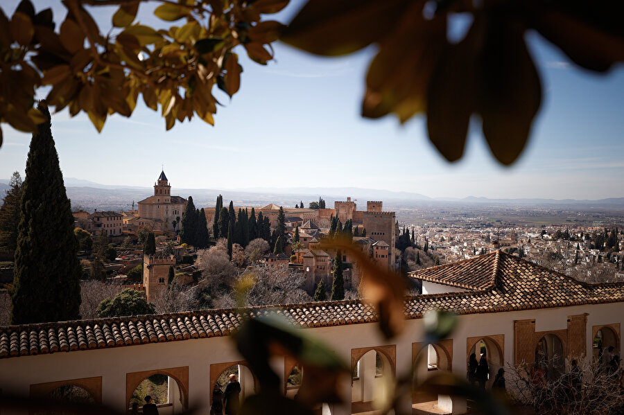Zamanın işlemediği bir güzellik: El Hamra Sarayı