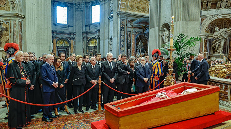 Papa Franciscus'a son veda: Türkiye'den cenazeye katılacak isim belli oldu