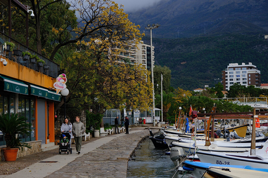 Budva’da sabah yürüyüşü.