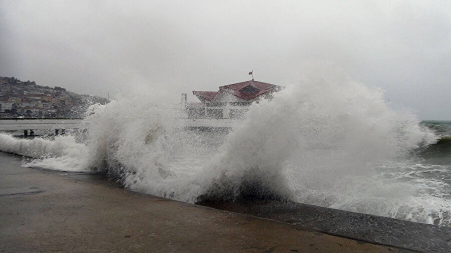 ​İstanbul için fırtına uyarısı: Perşembeye kadar devam edecek