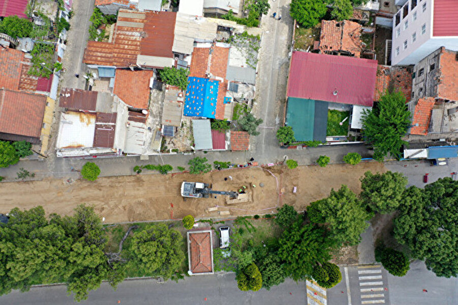 Aydın'da işlek yolun altından mezar bulundu: İşte o görüntüler