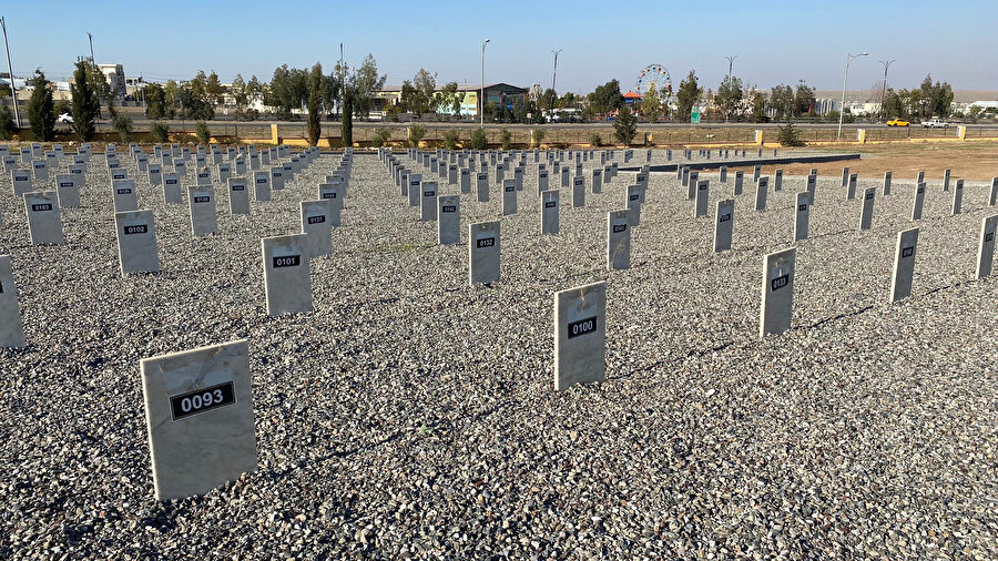 Enfal Operasyonlarında vefat edenlerin Çemçemal’deki mezarlığı. İsmini Kur’ân-ı Kerîm'deki “Enfal” suresinden alan ve “Kimyasal Ali” önderliğinde yönetilen Enfâl Operasyonu sonunda 182 bin Kürt, kimyasal silah saldırıları sonucu öldürülmüştür.