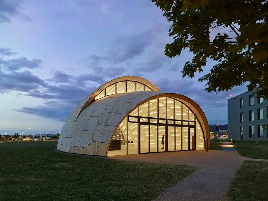 İç mekanlarda bitkilendirme kullanılarak doğal bir atmosfer oluşturuluyor.