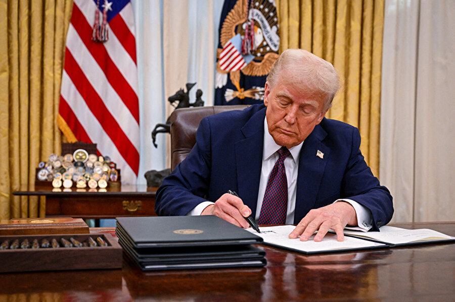 Trump'tan geri adım: Beklenen kararnameyi imzaladı