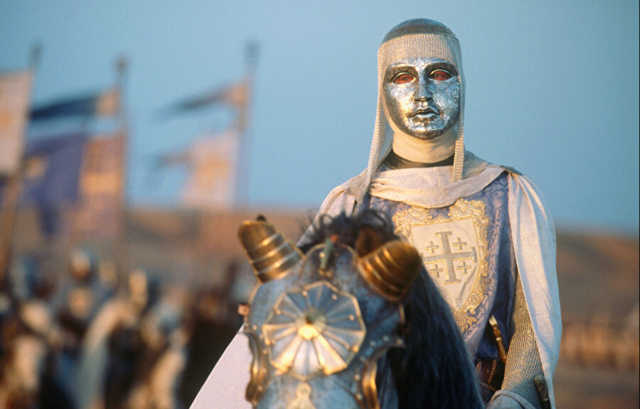 Hollywood’da oluşan hikâye anlatıcılığı “zanaat”i, gelenekten bir meyvenin posasını alırcasına ruhundan arındırılmış mekanik tekniklerin başarıyla uygulanmasına dayanmaktadır.