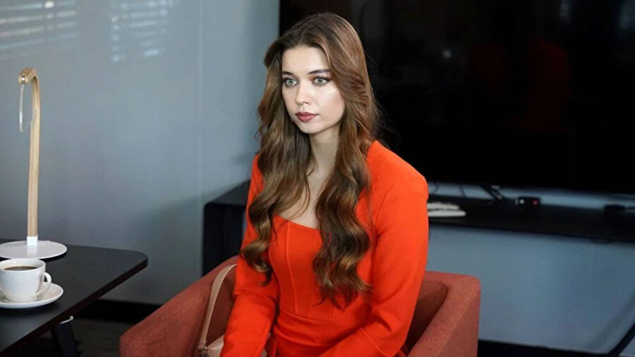 Afra Saraçoğlu’nun yeni dizisinden alacağı ücret sosyal medyada gündem oldu