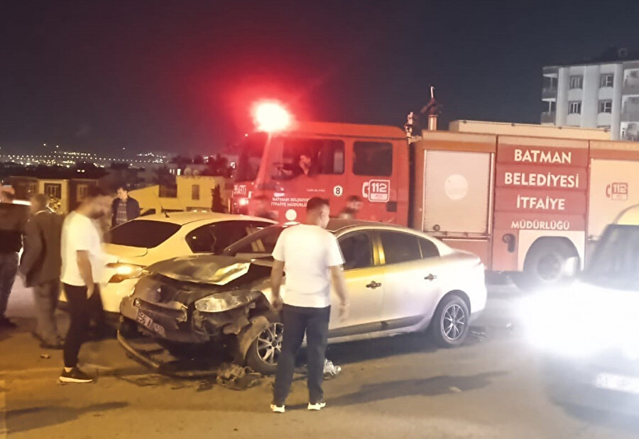 Feci kazada iki otomobil çarpıştı: 4 yaralı