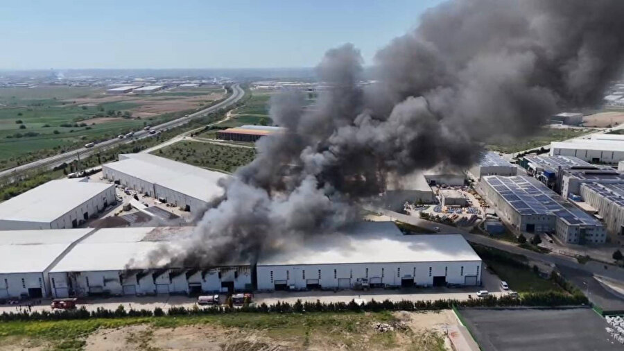 Tekirdağ'da fabrika yangını: Boyutu drone ile görüntülendi