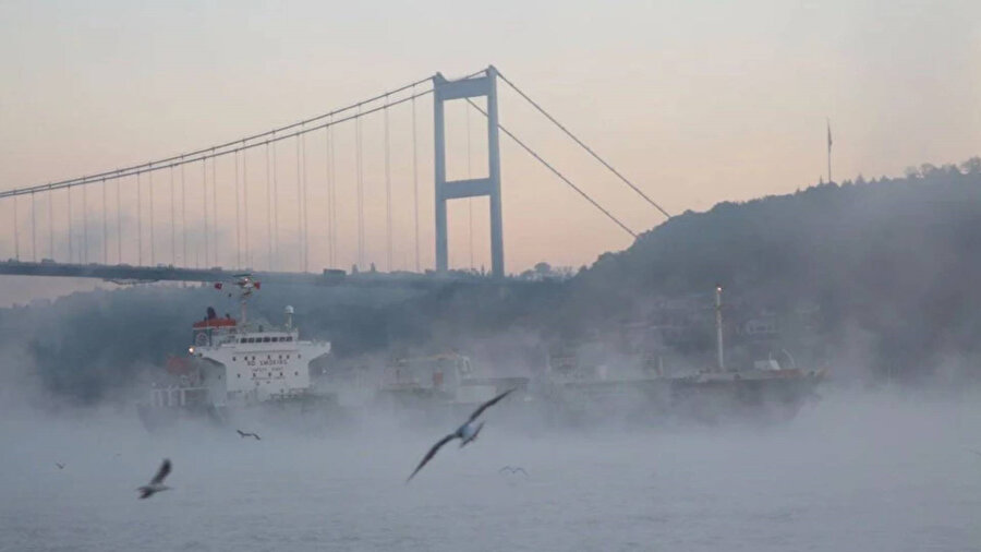 ​İstanbul Boğazı gemi trafiği sis nedeniyle geçici olarak askıya alındı