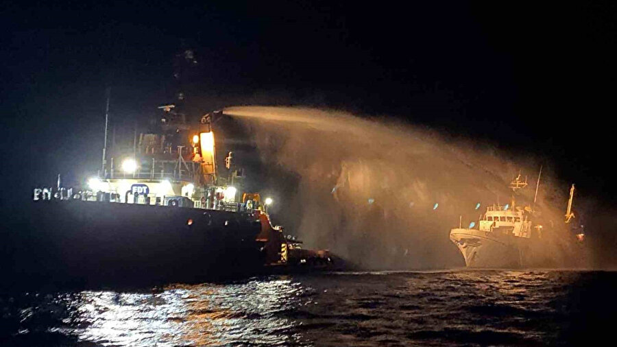 İsrail, Gazze için yola çıkan yardım gemisine saldırdı