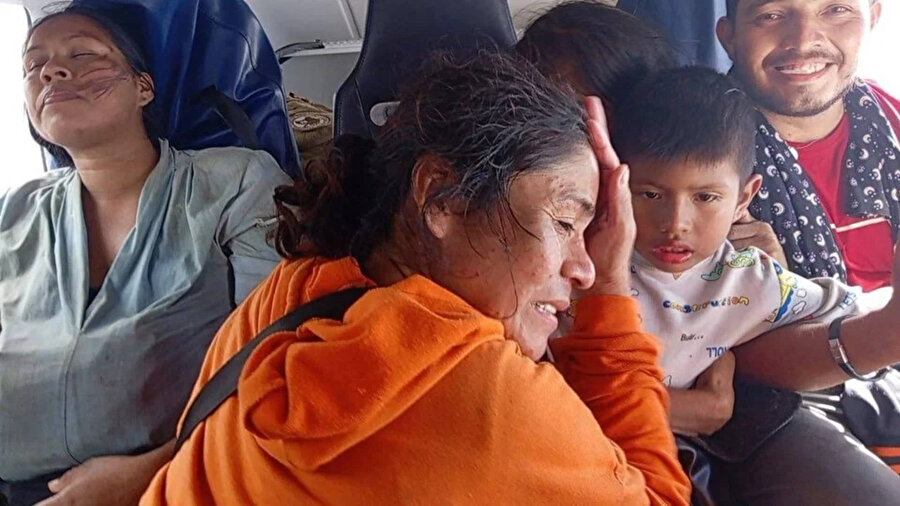 Uçak Amazon ormanlarında bataklığa düştü: Yolcuları 36 saat kurtarılmayı bekledi