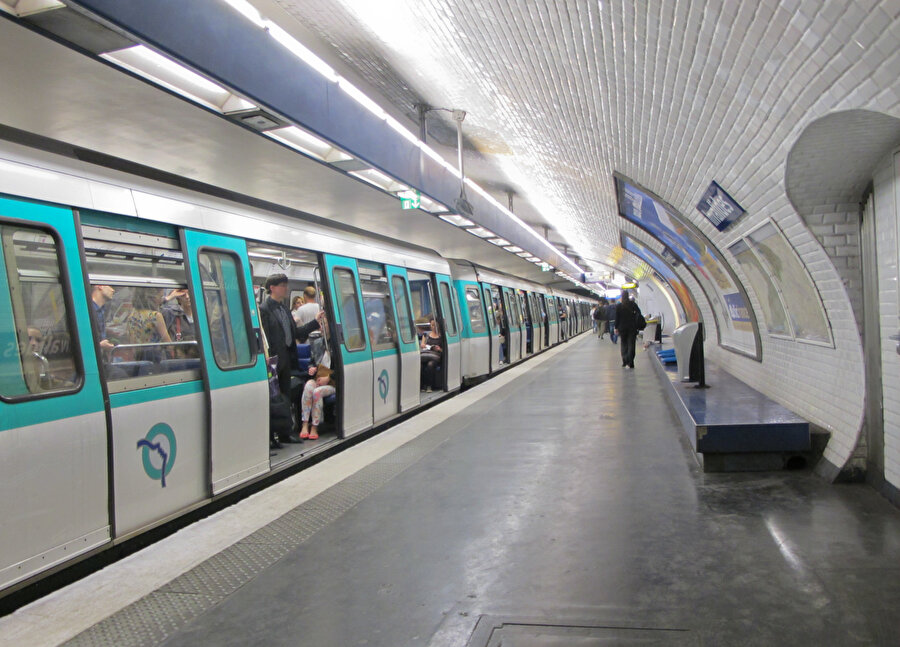 Demir yolu çalışanları greve gitti: Ulaşımda aksamalar yaşanıyor