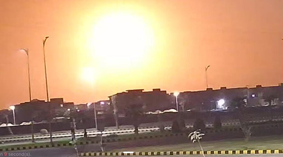 Hindistan Pakistan'a saldırdı