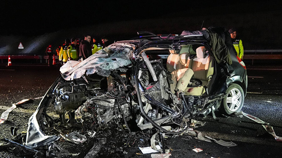 Ankara-Niğde Otoyolu'nda katliam gibi kaza: 4 ölü, 1 ağır yaralı