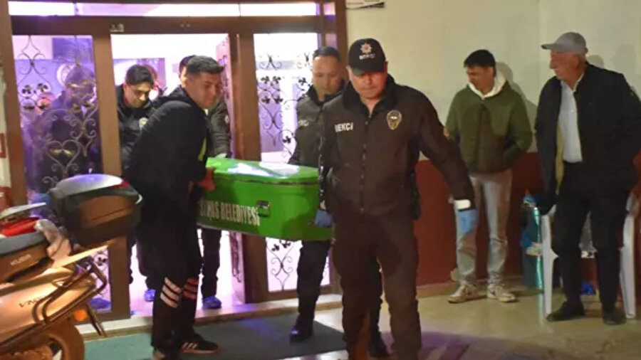 ​Sivas'ta iki kardeş evlerinde ölü bulundu: Maskeli şüpheli aranıyor