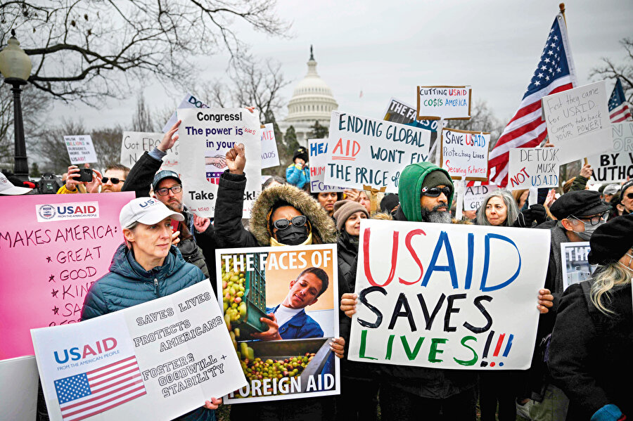 Trump, BM Genel Kurulunda Kudüs tasarısına destek verecek ülkelere, “maddi yardımları kesmekle” gözdağı vermişti. Trump, “Yüzlerce milyon hatta milyarlarca dolar alıp, sonra bize karşı oy kullanıyorlar. Peki, bu oyları takip edeceğiz. Bırakalım aleyhimize oy kullansınlar, biz de epey (parayı) muhafaza etmiş oluruz. Umurumuzda değil” açıklamasını yapmıştı.