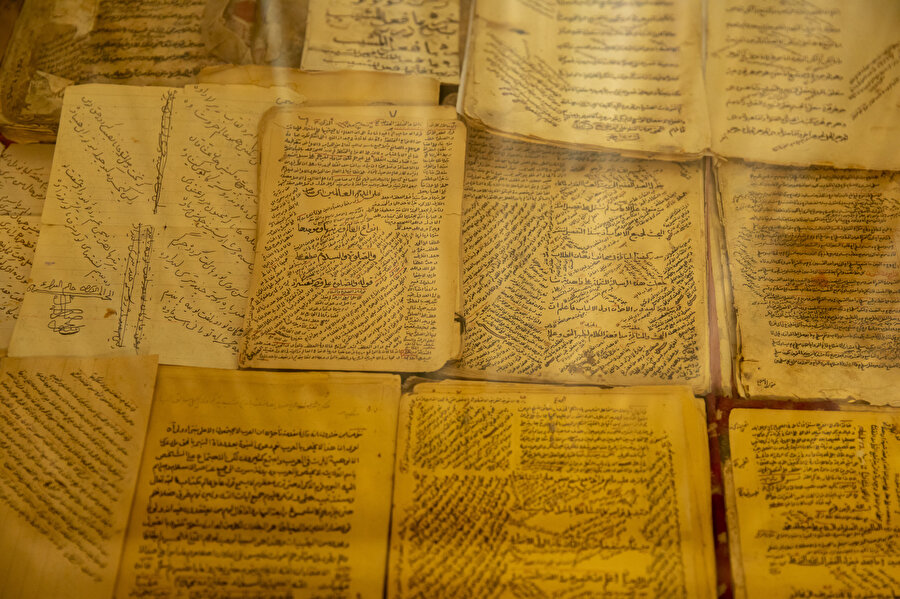 Erbil'deki Hiran Tekkesi, maruz kaldığı saldırılara rağmen asırlık el yazması eserleri korumaya devam ediyor.