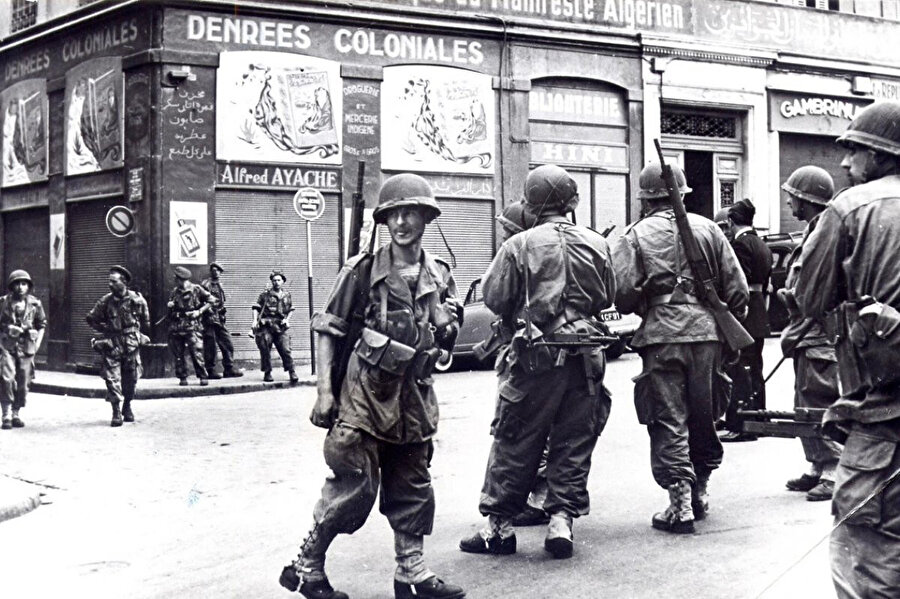 8 Mayıs 1945'te, Cezayir'in Setif, Gâlime ve Harrâta bölgelerinde Fransızlar, işgalin sona ermesi için protesto gösterisi düzenleyen yerli halka saldırmaya başladı.